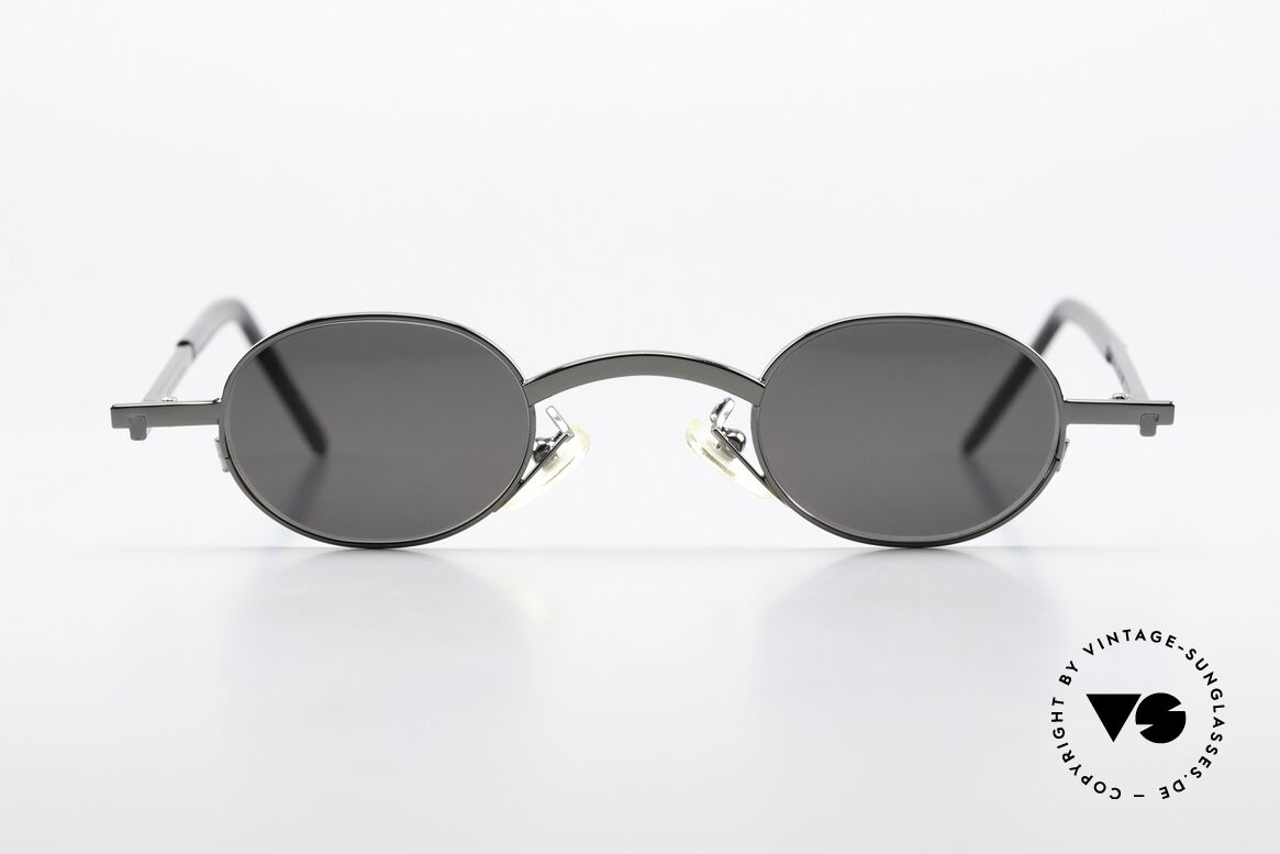 Christian Roth 2505 Kleine Ovale Sonnenbrille, Brillenfassung gunmetal mit grauen Sonnengläsern, Passend für Herren und Damen