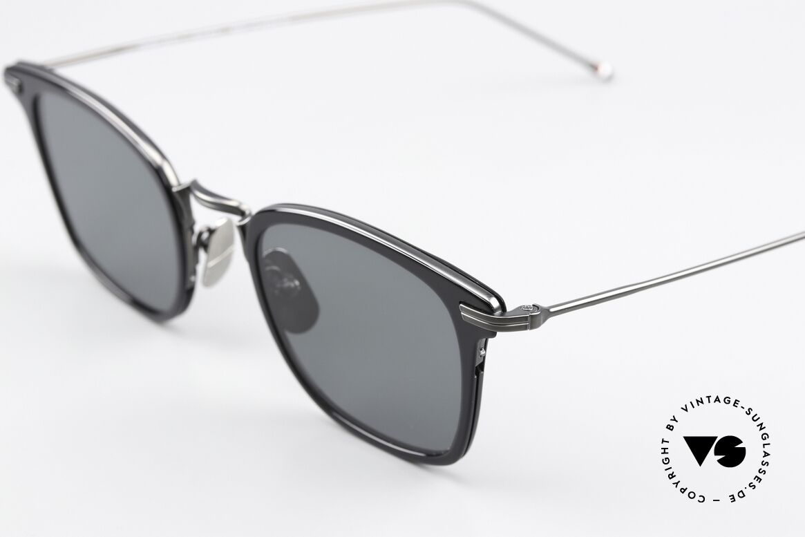 Thom Browne TBS905 Sehr Stilvolle Sonnenbrille, entspiegelte Sonnengläser in grau; 100% UV Schutz, Passend für Herren
