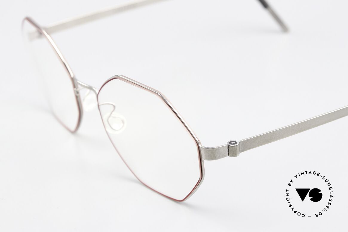 Lindberg 9609 Strip Titanium Damenbrille In Silber Rot, eher eine schöne Damenbrille aufgrund der Kolorierung, Passend für Damen