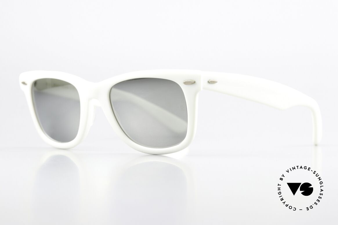 Ray Ban Wayfarer I USA Silber Verspiegelt B&L, weißer Rahmen mit silber verspiegelten Gläsern, Passend für Herren und Damen