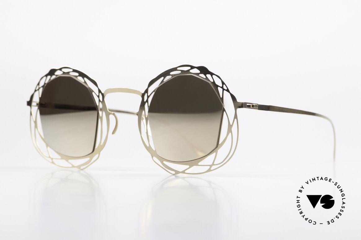 Mykita Nita Spektakuläres Brillendesign, spektakuläre Damen-Sonnenbrille; gold verspiegelt, Passend für Damen