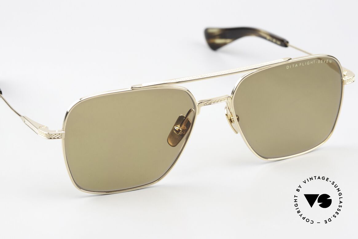 DITA Flight Seven Vergoldete Titan-Fassung, eine Kombination aus Luxus und "Military Lifestyle", Passend für Herren