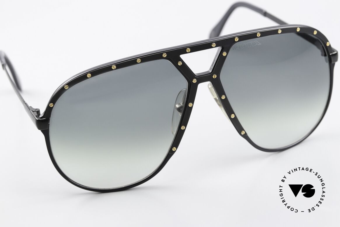 Alpina M1 1980er Sammlersonnenbrille, schwarz mit schwarzer Blende & goldenen Schrauben, Passend für Herren und Damen