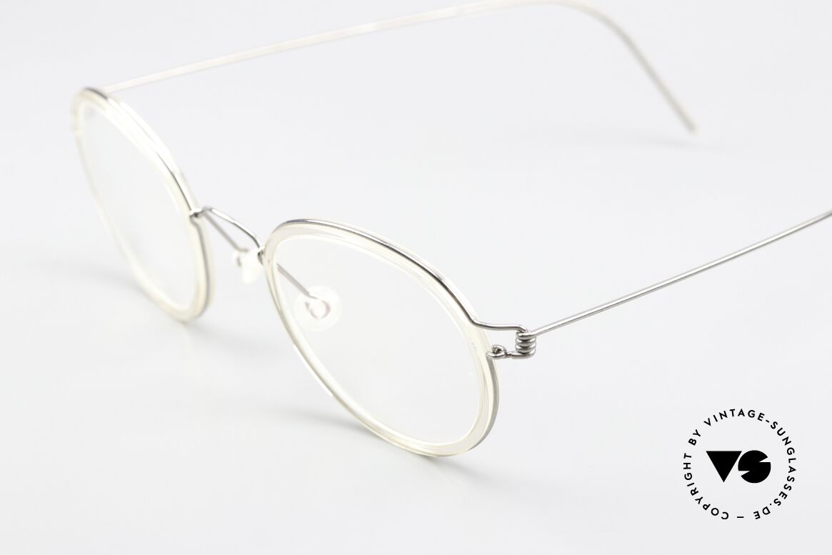 Lindberg Lex 45 Air Titan Rim Brille In Silber Und Kristall, markant veredelte Air Titanium Version mit Azetat-Rand, Passend für Herren und Damen