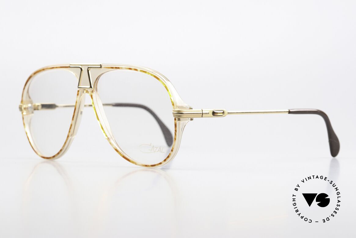Cazal 622 Designer Brille Von 1984, braun-transparente Rahmenfront mit goldenen Bügeln, Passend für Herren