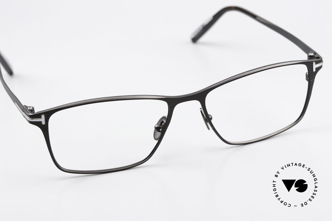 Tom Ford TF5935 Eckige Vollrandbrille Titan, ein ungetragenes Designer-Original von Tom Ford, Passend für Herren