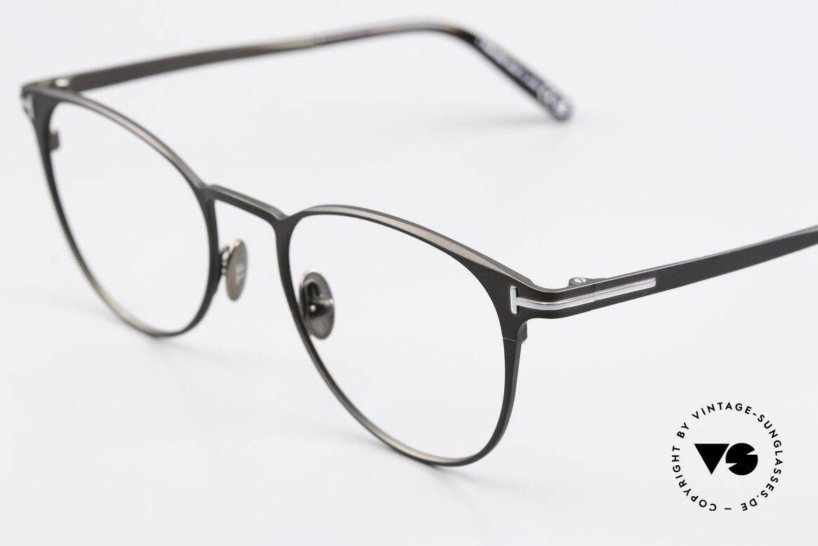 Tom Ford TF5936 Titaniumbrille Made In Japan, elegant und sehr komfortabel zugleich, + TF Etui, Passend für Herren und Damen