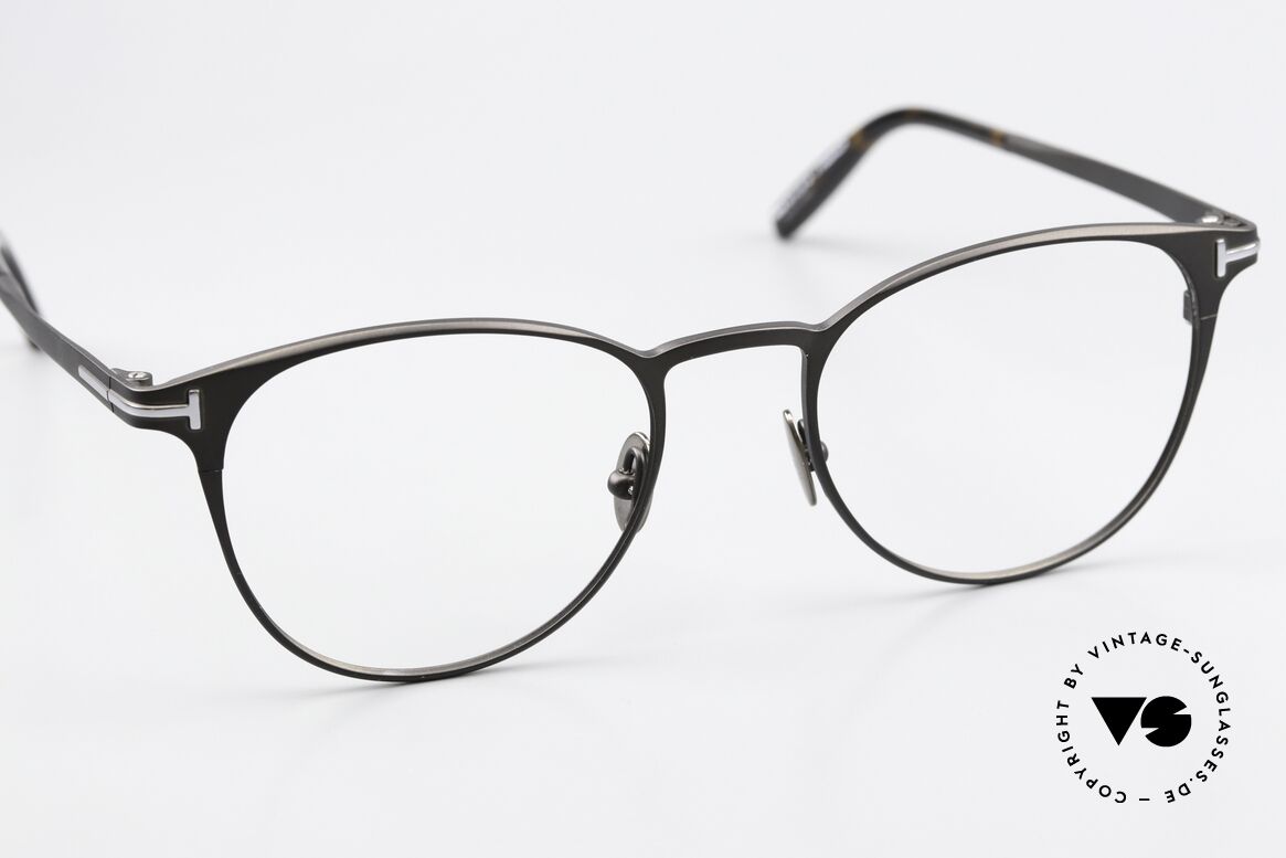 Tom Ford TF5936 Titaniumbrille Made In Japan, ein ungetragenes Designer-Original von Tom Ford, Passend für Herren und Damen