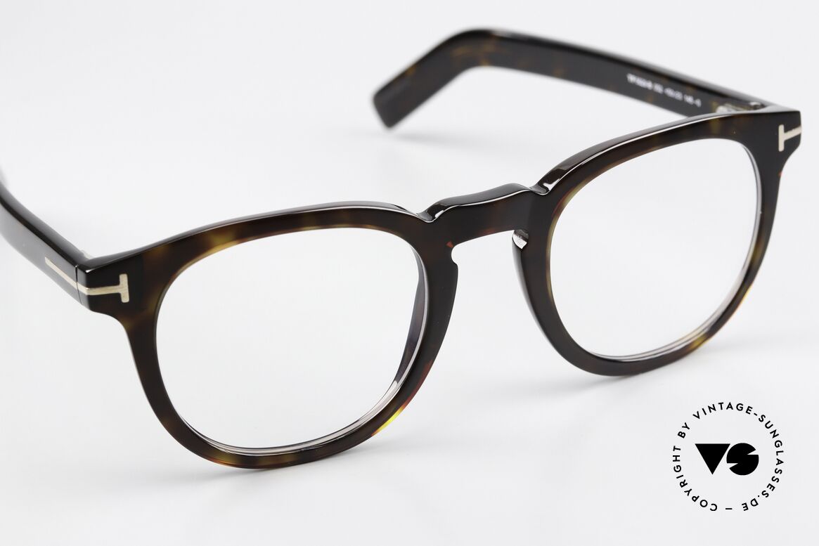 Tom Ford TF5629 Interessante Designerbrille, eher ein Herrenmodell; geht auch als Damenbrille, Passend für Herren und Damen
