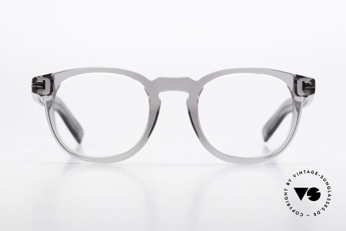 Tom Ford TF5629 Designerbrille Smoke Gray, edle Fassung mit Federscharnieren, made in Italy, Passend für Herren und Damen