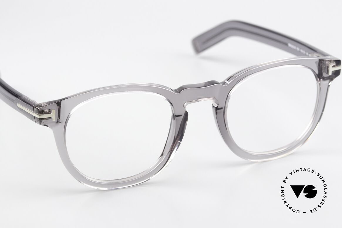 Tom Ford TF5629 Designerbrille Smoke Gray, eher ein Herrenmodell; geht auch als Damenbrille, Passend für Herren und Damen