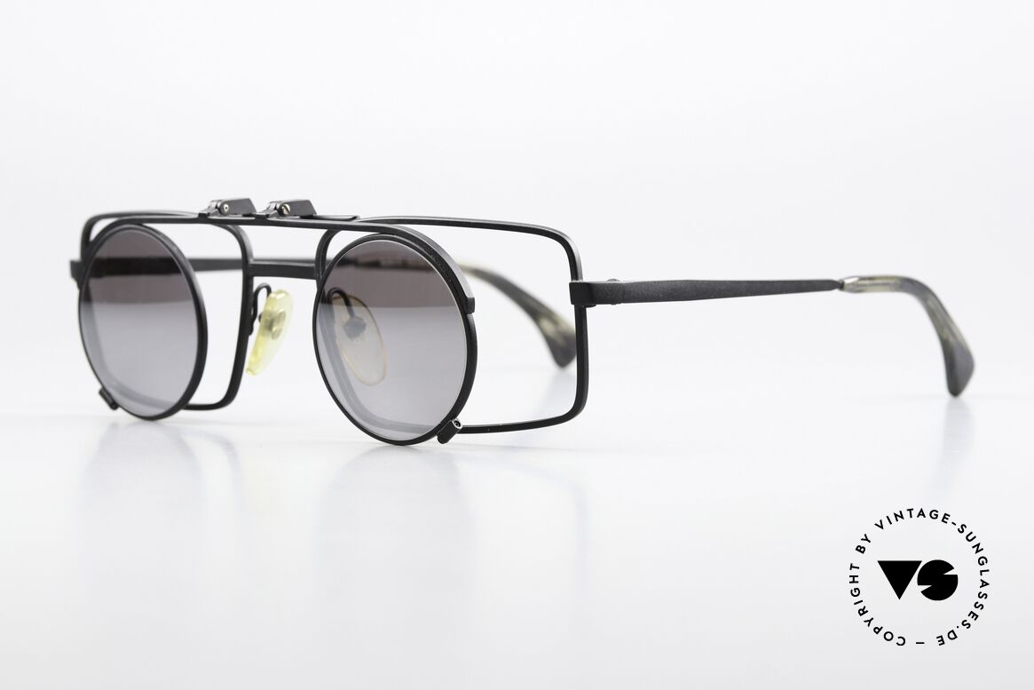 Alain Mikli 5667 / 011 Filmbrille Von Wim Wenders, zu sehen im A. Mikli Katalog von 1990 auf Seite 39, Passend für Herren