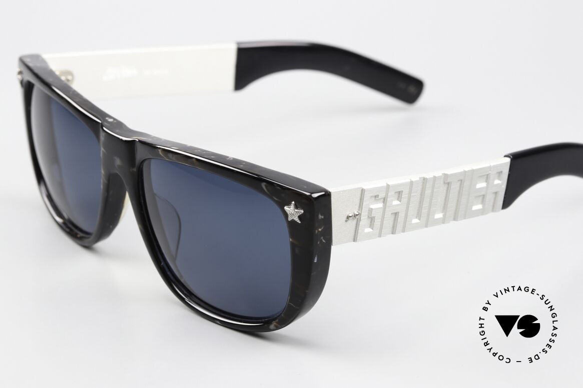 Jean Paul Gaultier 56-8272 Vanilla Ice Sonnenbrille 90er, breite Aluminiumbügel mit aufwendiger Gaultier Gravur, Passend für Herren