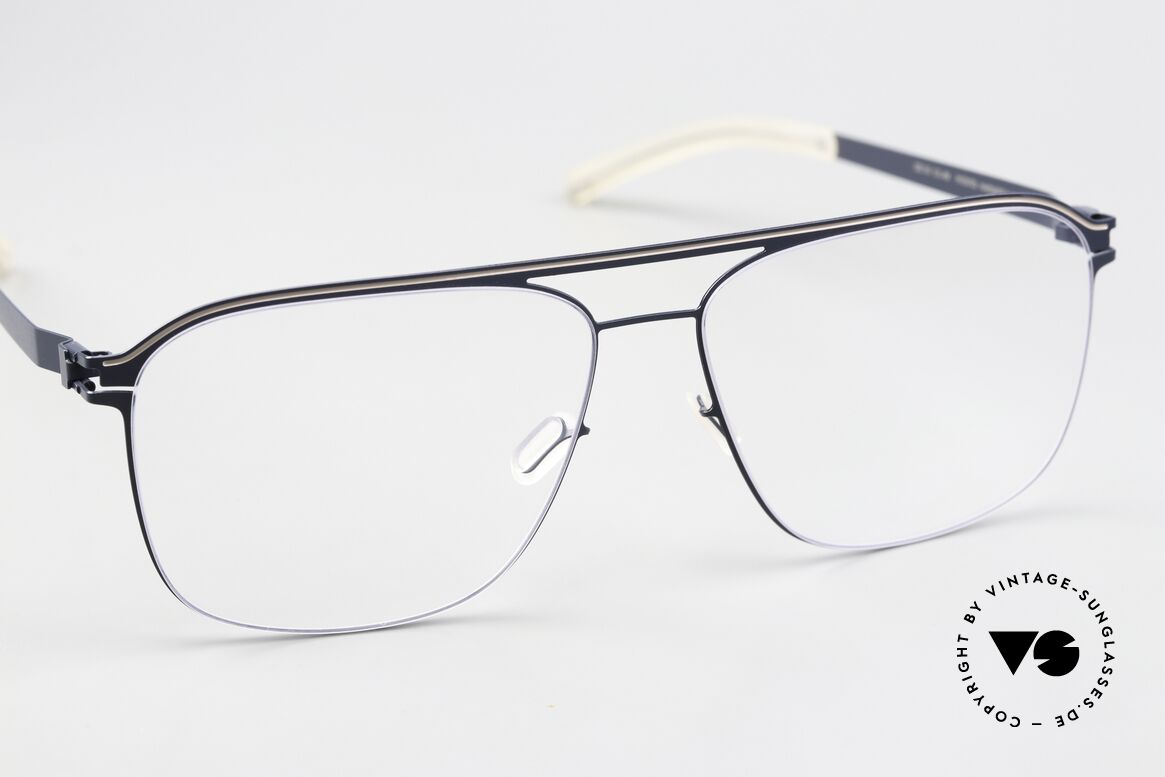 Mykita Adriano Farbcode Navy Dark Sand, ungetragenes Modell mit original Mykita Verpackung, Passend für Damen Mykita Adriano Farbcode Navy Dark Sand, ungetragenes Modell mit original Mykita Verpackung, Passend für Damen