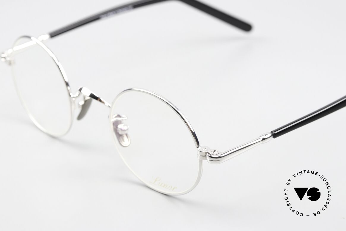 Lunor VA 110 Runde Unisexbrille Platin, hier das Modell VA110, Größe 43-24, Glashöhe 40mm, Passend für Herren und Damen