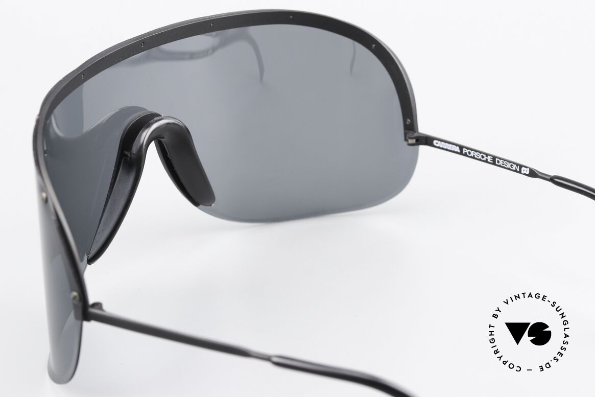 Porsche 5620 Yoko Ono Sonnenbrille 1981, ungetragene 1980er Rarität mit MINI-MINI Kratzerchen, Passend für Herren und Damen