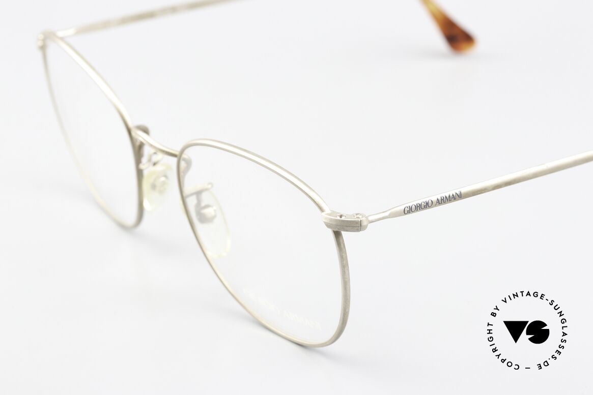 Giorgio Armani 130 Sehr Interessante Lackierung, je nach Lichteinfall 'silber' oder auch 'blassgold', Passend für Herren und Damen Giorgio Armani 130 Sehr Interessante Lackierung, je nach Lichteinfall 'silber' oder auch 'blassgold', Passend für Herren und Damen