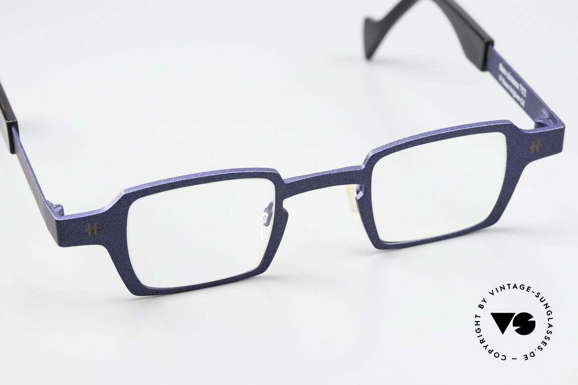 Theo Belgium Sixteen Titaniumbrille Blau Metallic, ungetragenes Modell der Theo 'TEENS' Familie, Passend für Herren und Damen
