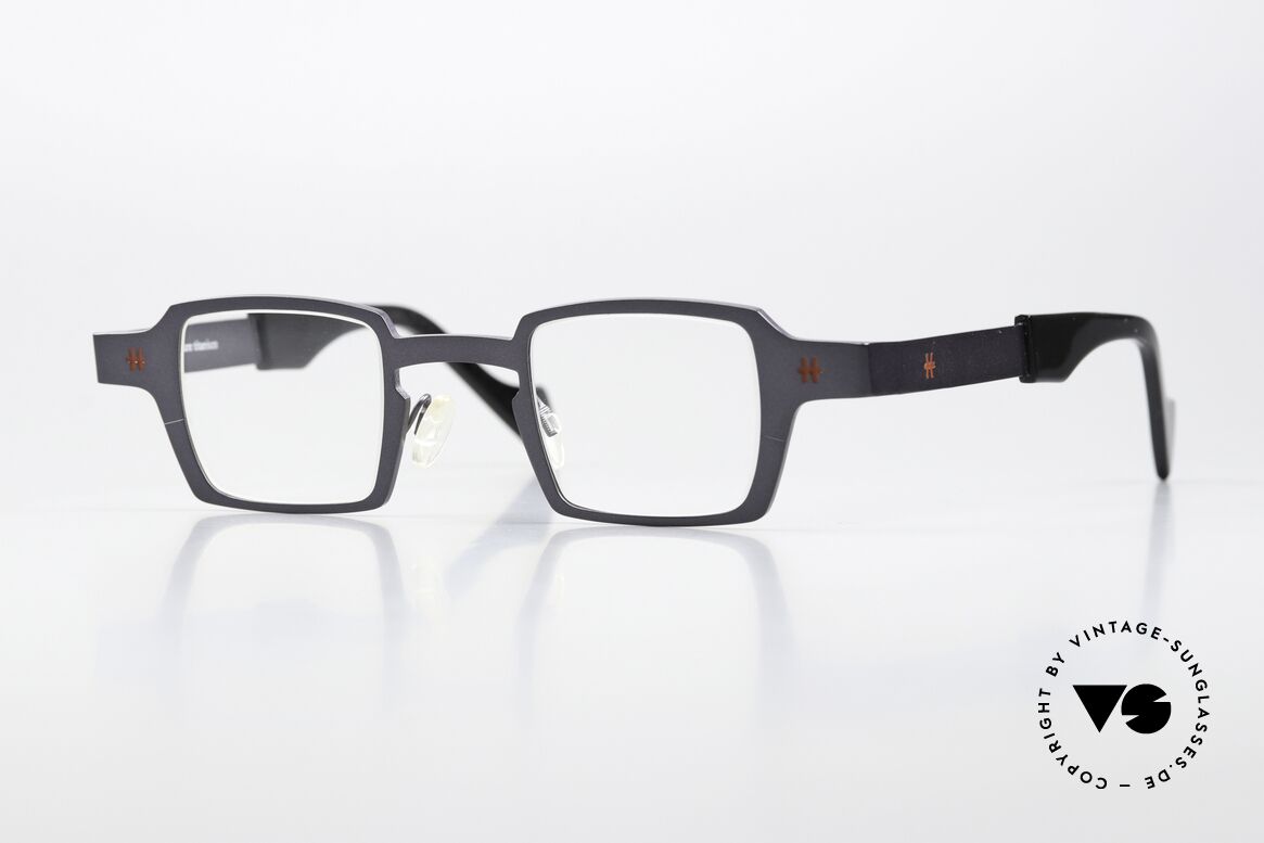 Theo Belgium Sixteen Titaniumbrille Grau Metallic, markant eckige Designerbrille v. THEO Belgium, Passend für Herren und Damen