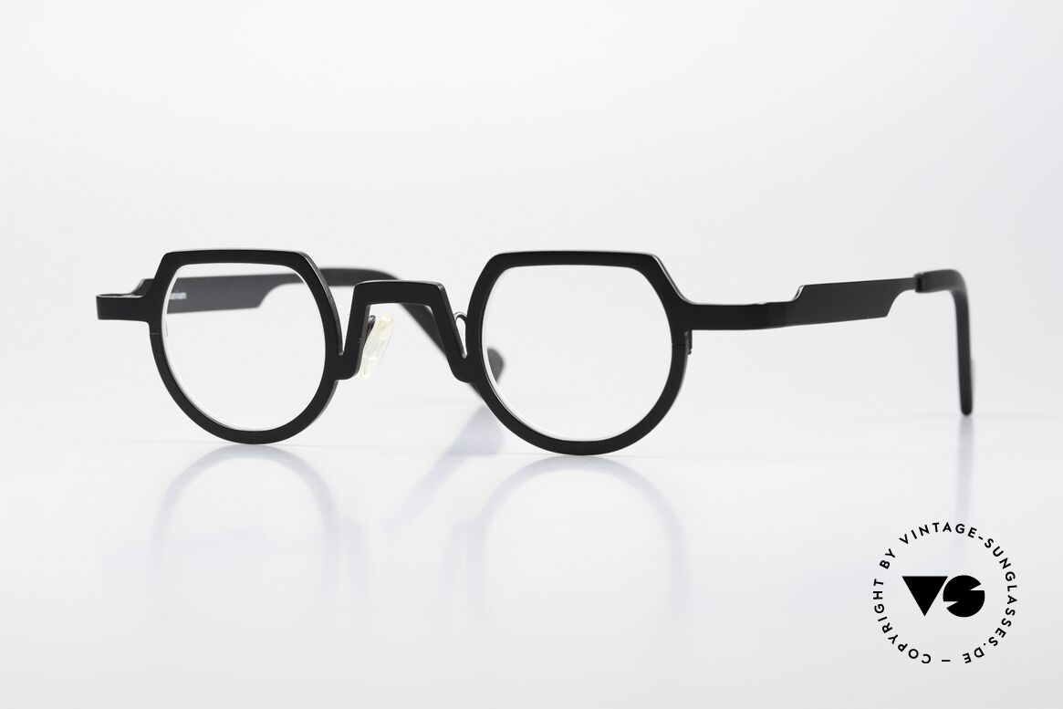 Theo Belgium Europe Titanium Brille In Schwarz, tolle runde Designerbrille von THEO Belgium, Passend für Herren und Damen