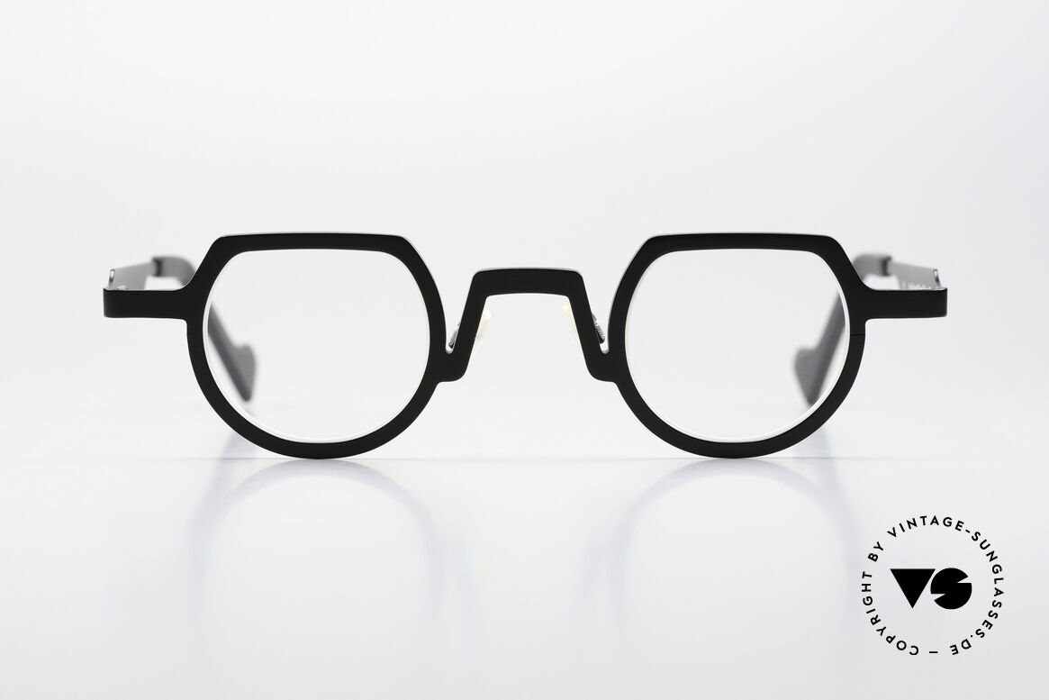 Theo Belgium Europe Titanium Brille In Schwarz, Mod. EUROPE aus der THEO 'Continent" Familie, Passend für Herren und Damen