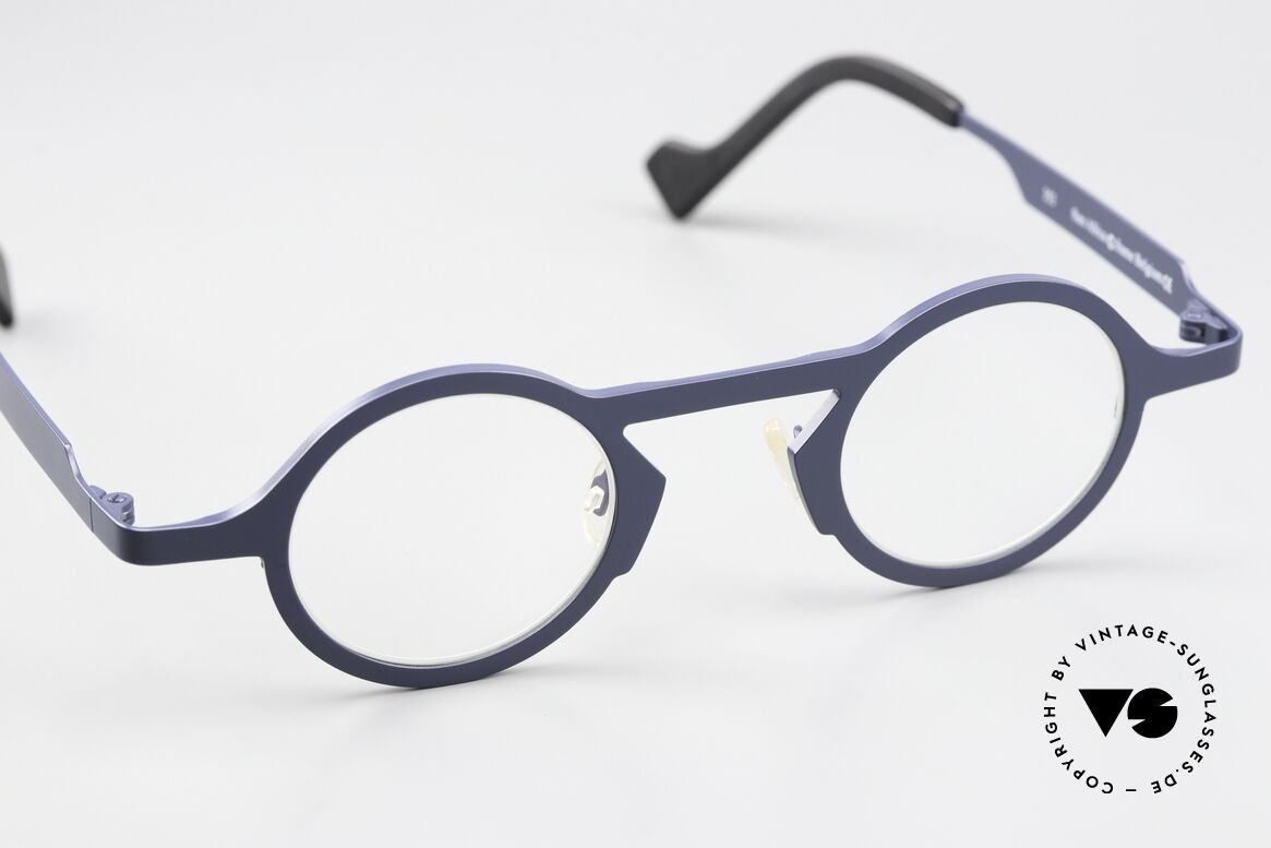 Theo Belgium Africa Titanium Brille Dunkelblau, Kreation und Verarbeitung auf Spitzen-Niveau!, Passend für Herren und Damen