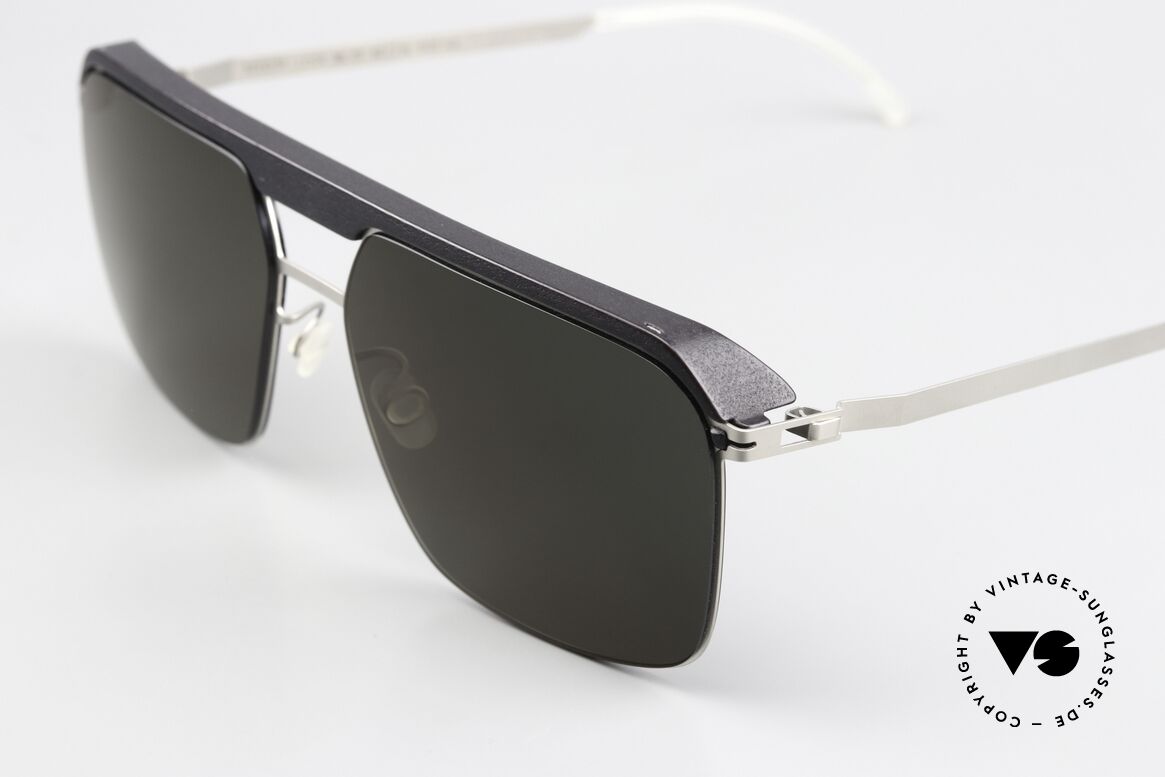 Mykita Leica ML03 Pitch Black / Matte Silver Edition, Kenner wissen um diese besondere Collaboration, Passend für Herren