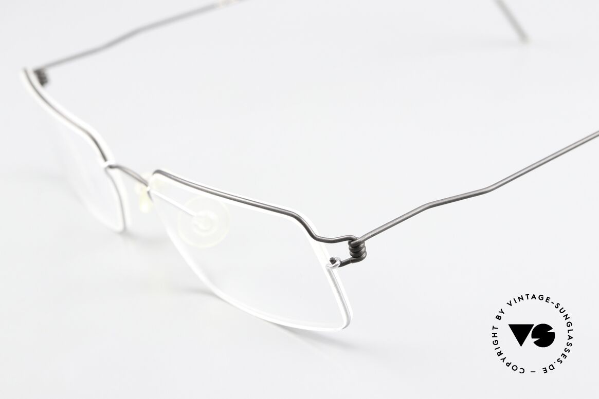 Lindberg Cantus Air Titan Rim Eckige Titanbrille Zweifarbig, eckiges Design für Damen und Herren zugleich; zeitlos, Passend für Herren und Damen Lindberg Cantus Air Titan Rim Eckige Titanbrille Zweifarbig, eckiges Design für Damen und Herren zugleich; zeitlos, Passend für Herren und Damen