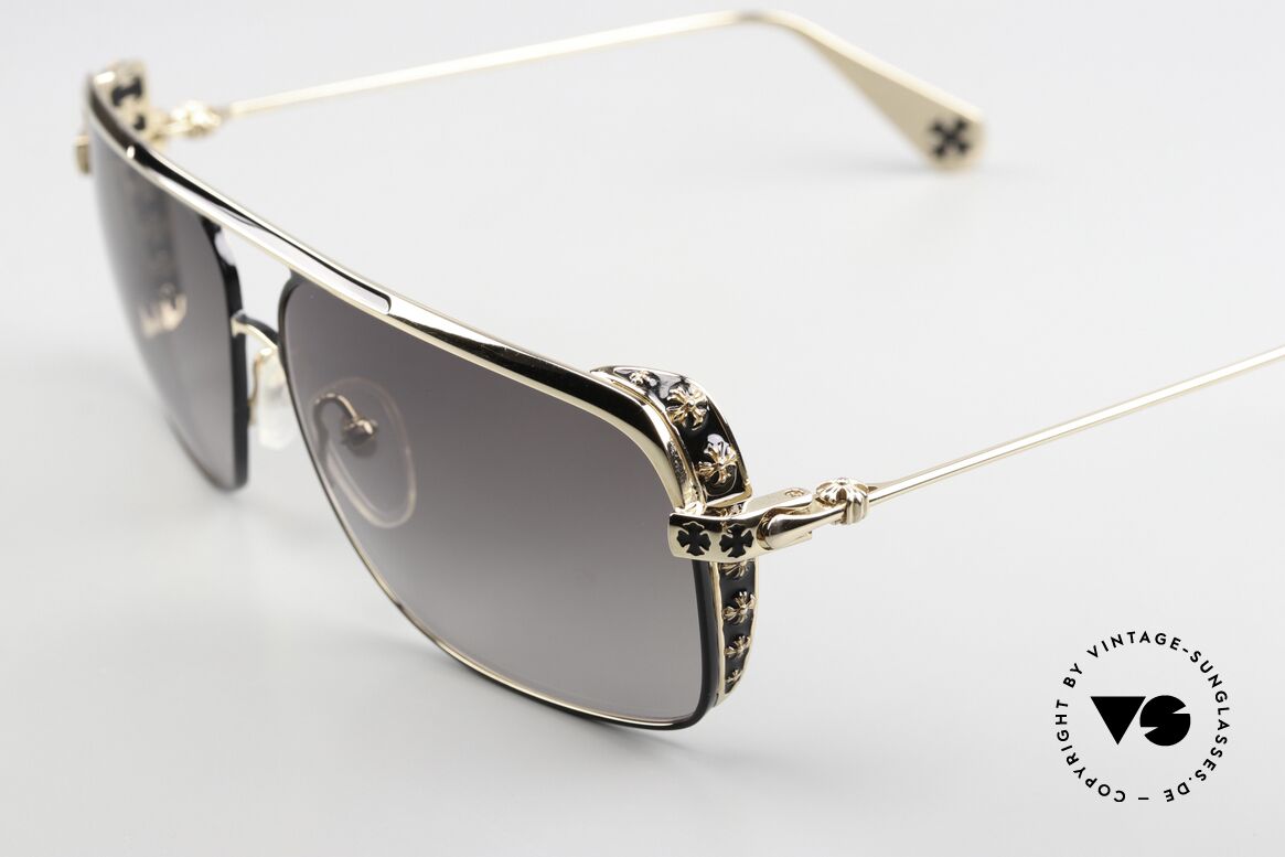 Chrome Hearts Boneyard II Titanium Sonnenbrille Vergoldet, SBK/GP mit entspiegelten ZEISS Sonnengläsern, Passend für Herren Chrome Hearts Boneyard II Titanium Sonnenbrille Vergoldet, SBK/GP mit entspiegelten ZEISS Sonnengläsern, Passend für Herren