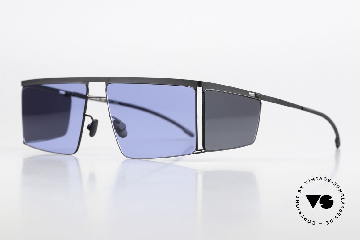Mykita Helmut Lang HL001 Black Sides Superblue Solid, eine minimalistisch-avantgardistische Sonnenbrille, Passend für Herren und Damen Mykita Helmut Lang HL001 Black Sides Superblue Solid, eine minimalistisch-avantgardistische Sonnenbrille, Passend für Herren und Damen