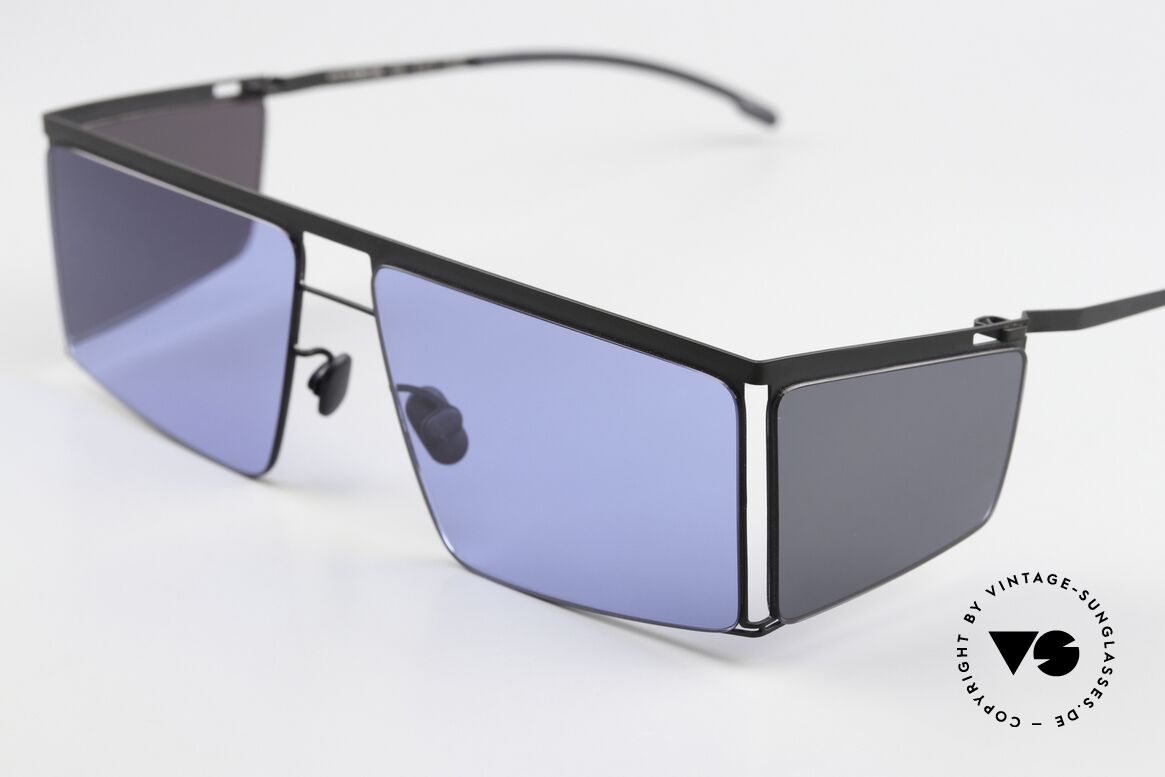Mykita Helmut Lang HL001 Black Sides Superblue Solid, color 868: 'Black / Dark Grey Sides Superblue Solid', Passend für Herren und Damen Mykita Helmut Lang HL001 Black Sides Superblue Solid, color 868: 'Black / Dark Grey Sides Superblue Solid', Passend für Herren und Damen