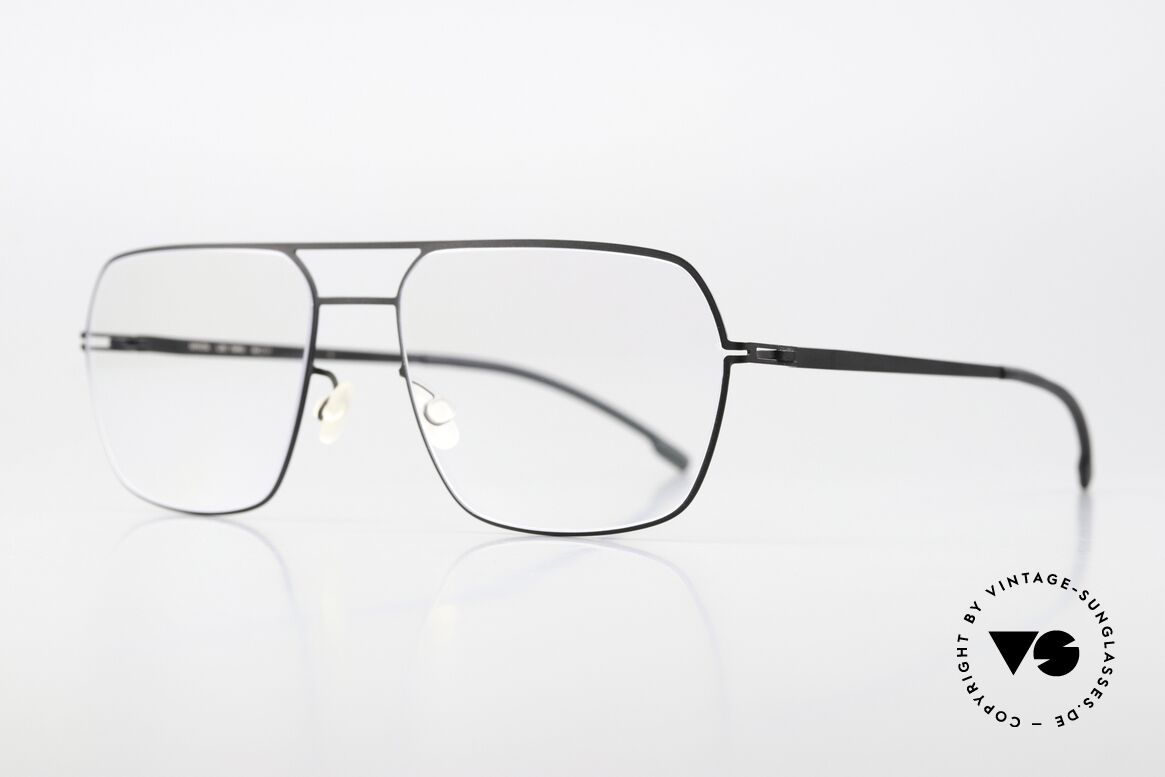 Mykita Tapio Lite Collection Herrenbrille, Farbe 002 "Black"; von 2016-18 in Berlin produziert, Passend für Herren Mykita Tapio Lite Collection Herrenbrille, Farbe 002 "Black"; von 2016-18 in Berlin produziert, Passend für Herren