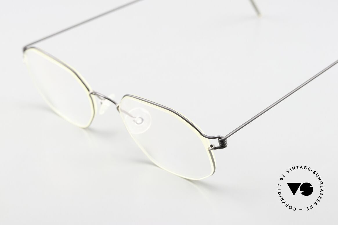 Lindberg Pavo Air Titan Rim Alter 90er Jahre Klassiker Titan, damals vom Optiker mit +0,25 verglast als DEMO-Scheibe, Passend für Herren und Damen Lindberg Pavo Air Titan Rim Alter 90er Jahre Klassiker Titan, damals vom Optiker mit +0,25 verglast als DEMO-Scheibe, Passend für Herren und Damen