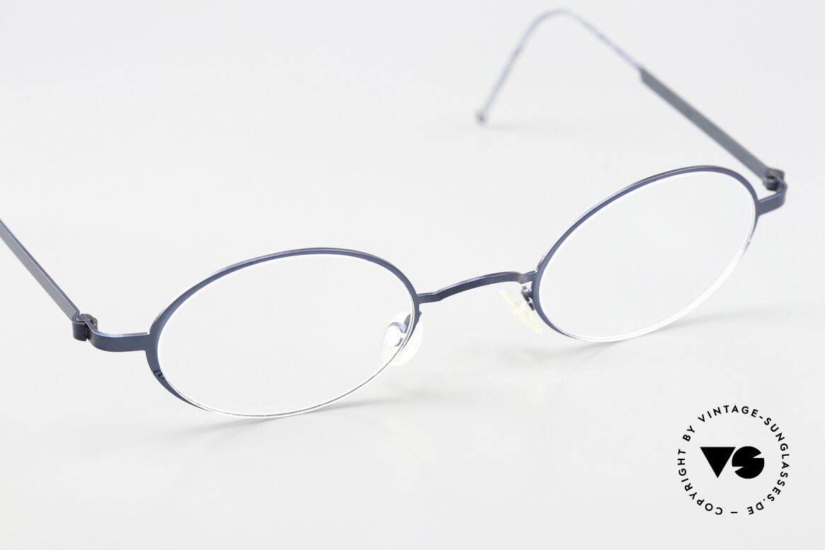 Lindberg 5000 Strip Titan 90er Rahmen Blau Metallic, extrem stabile Brille, flexibel & elastisch, und nur 9,9g, Passend für Herren und Damen Lindberg 5000 Strip Titan 90er Rahmen Blau Metallic, extrem stabile Brille, flexibel & elastisch, und nur 9,9g, Passend für Herren und Damen
