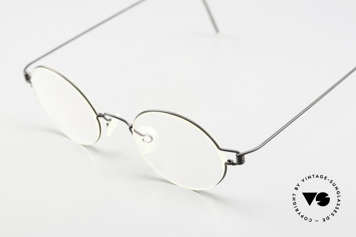 Lindberg Corona 40 Air Titan Rim Runde Titanbrille Aus den 90ern, damals vom Optiker mit +0,25 verglast als DEMO-Scheibe, Passend für Herren und Damen Lindberg Corona 40 Air Titan Rim Runde Titanbrille Aus den 90ern, damals vom Optiker mit +0,25 verglast als DEMO-Scheibe, Passend für Herren und Damen