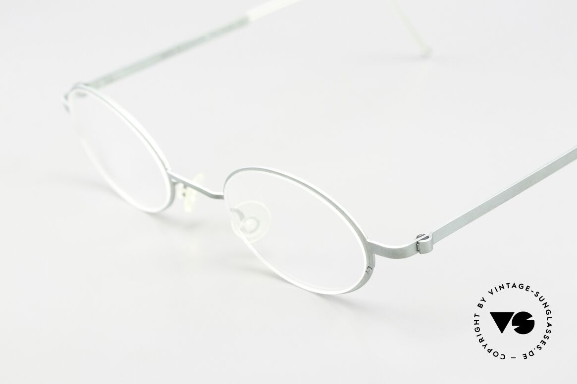 Lindberg 5000 Strip Titan Interessante Farbe in Blass Grün, so zeitlos, stilvoll und innovativ = Prädikat "VINTAGE", Passend für Herren und Damen Lindberg 5000 Strip Titan Interessante Farbe in Blass Grün, so zeitlos, stilvoll und innovativ = Prädikat "VINTAGE", Passend für Herren und Damen