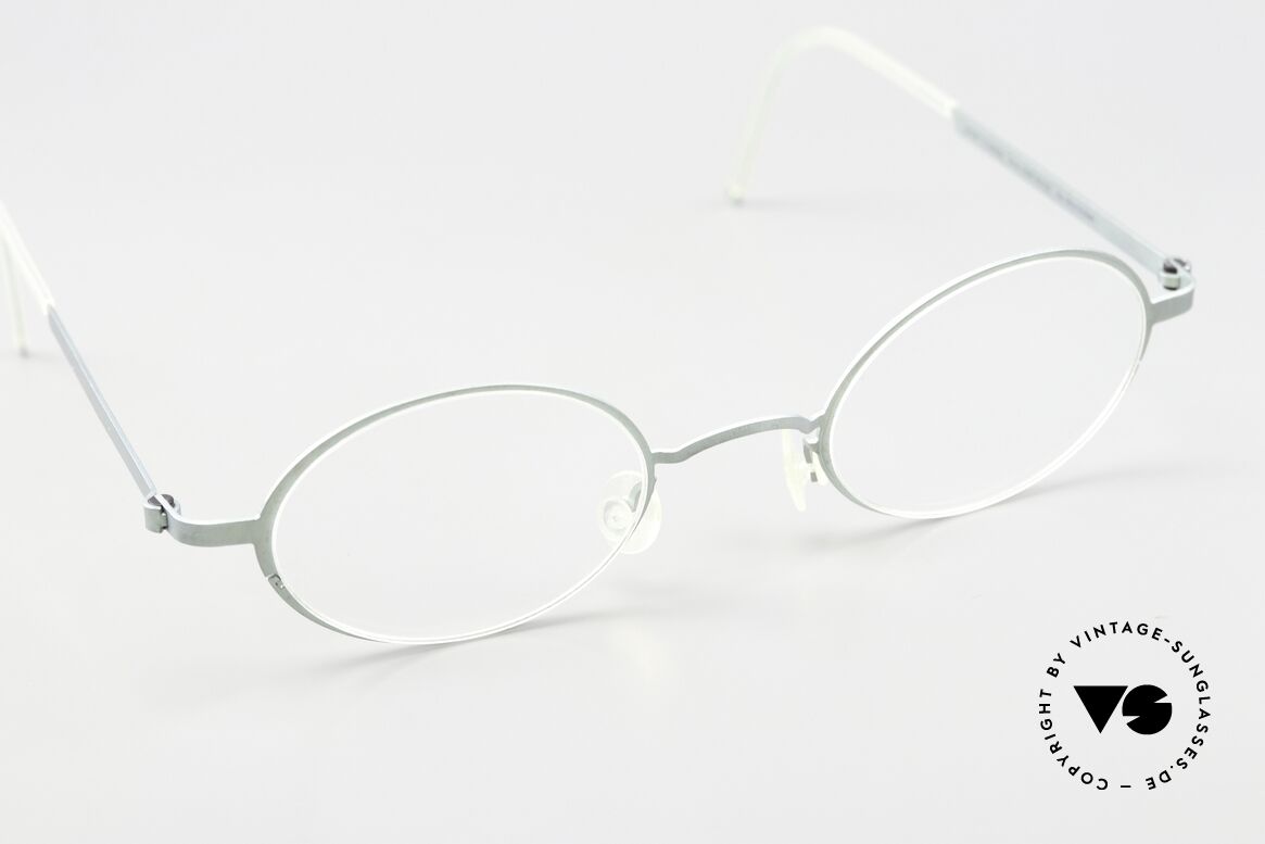 Lindberg 5000 Strip Titan Interessante Farbe in Blass Grün, extrem stabile Brille, flexibel & elastisch, und nur 9,9g, Passend für Herren und Damen Lindberg 5000 Strip Titan Interessante Farbe in Blass Grün, extrem stabile Brille, flexibel & elastisch, und nur 9,9g, Passend für Herren und Damen