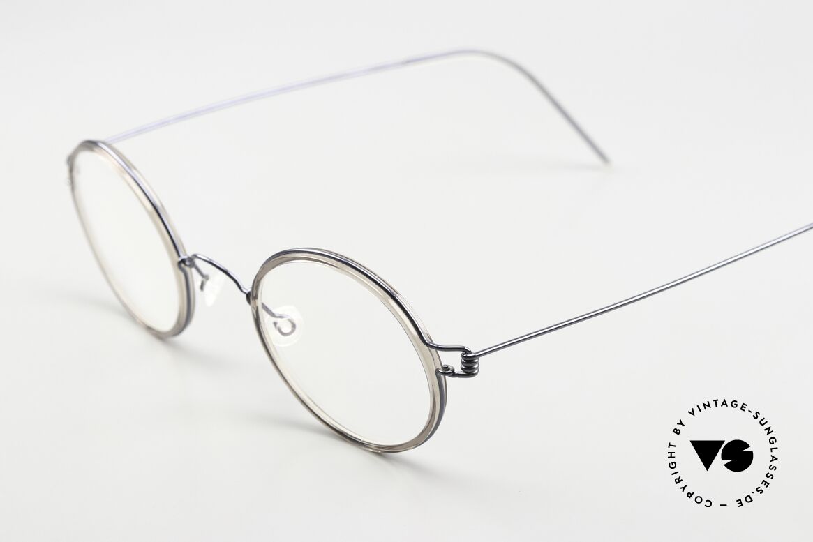 Lindberg Harley Air Titan Rim Unisex Vintage Brille Rund, dunkelblaue Titan-Fassung mit Inlay in einer Art 'smoke', Passend für Herren und Damen
