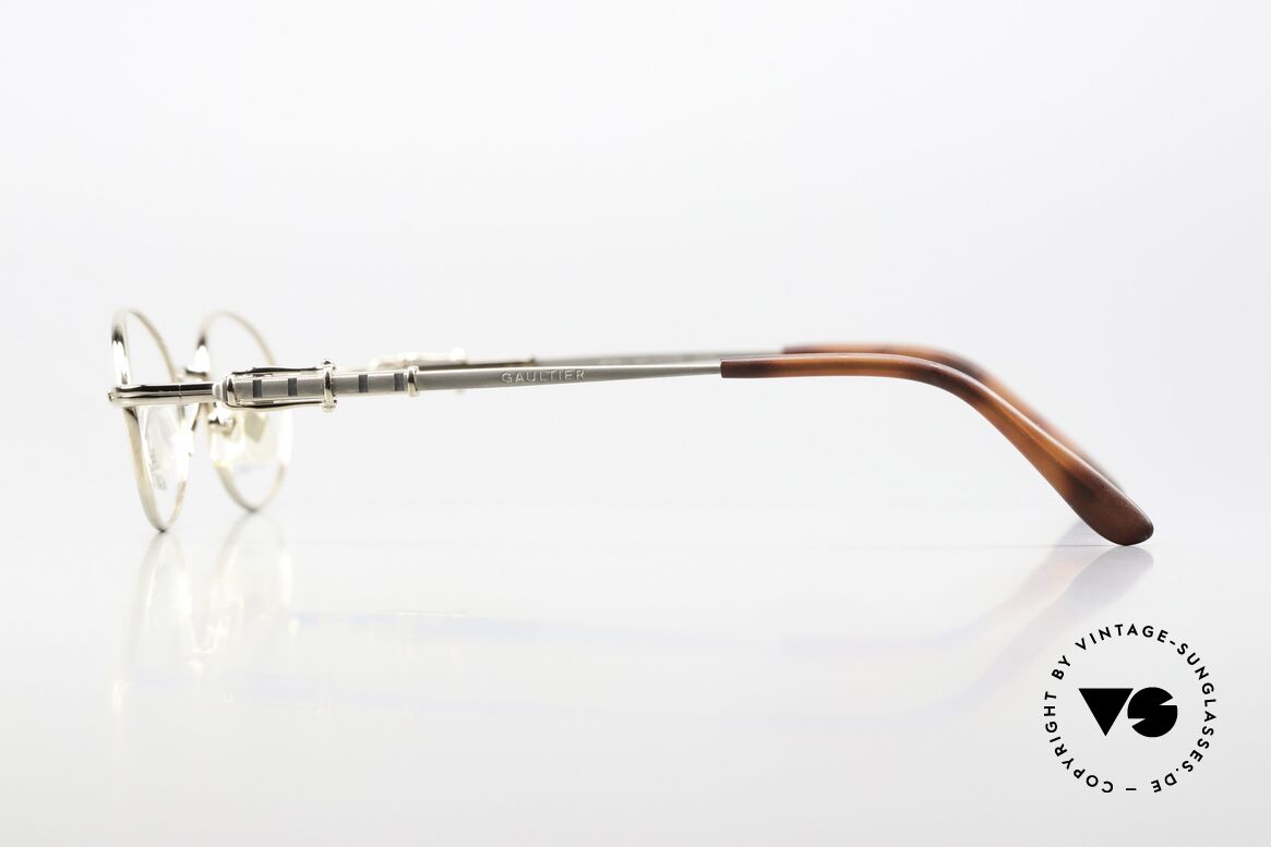 Jean Paul Gaultier 55-0039 Ovale Titanium Brille 1996, ungetragenes Designerstück: kostbar, selten und begehrt, Passend für Herren und Damen Jean Paul Gaultier 55-0039 Ovale Titanium Brille 1996, ungetragenes Designerstück: kostbar, selten und begehrt, Passend für Herren und Damen