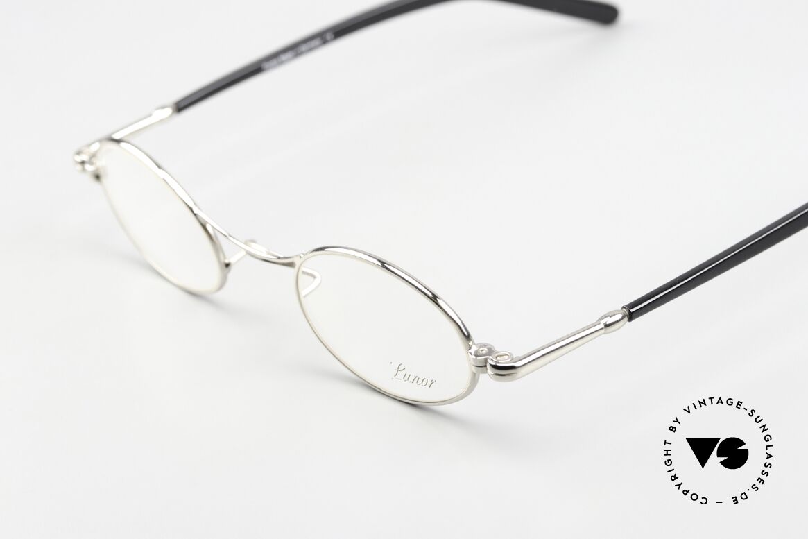 Lunor X-Bridge Oval Sehr Edle Brille Platin Plattiert, ohne große Logos; stattdessen mit zeitloser Eleganz, Passend für Herren und Damen Lunor X-Bridge Oval Sehr Edle Brille Platin Plattiert, ohne große Logos; stattdessen mit zeitloser Eleganz, Passend für Herren und Damen