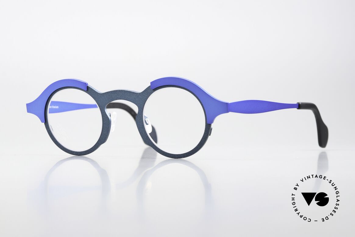 Theo Belgium Mille 71 Metallbrille Bicolor Blau Titan, runde Unisex-Designerbrille von Theo Belgium, Passend für Herren und Damen Theo Belgium Mille 71 Metallbrille Bicolor Blau Titan, runde Unisex-Designerbrille von Theo Belgium, Passend für Herren und Damen