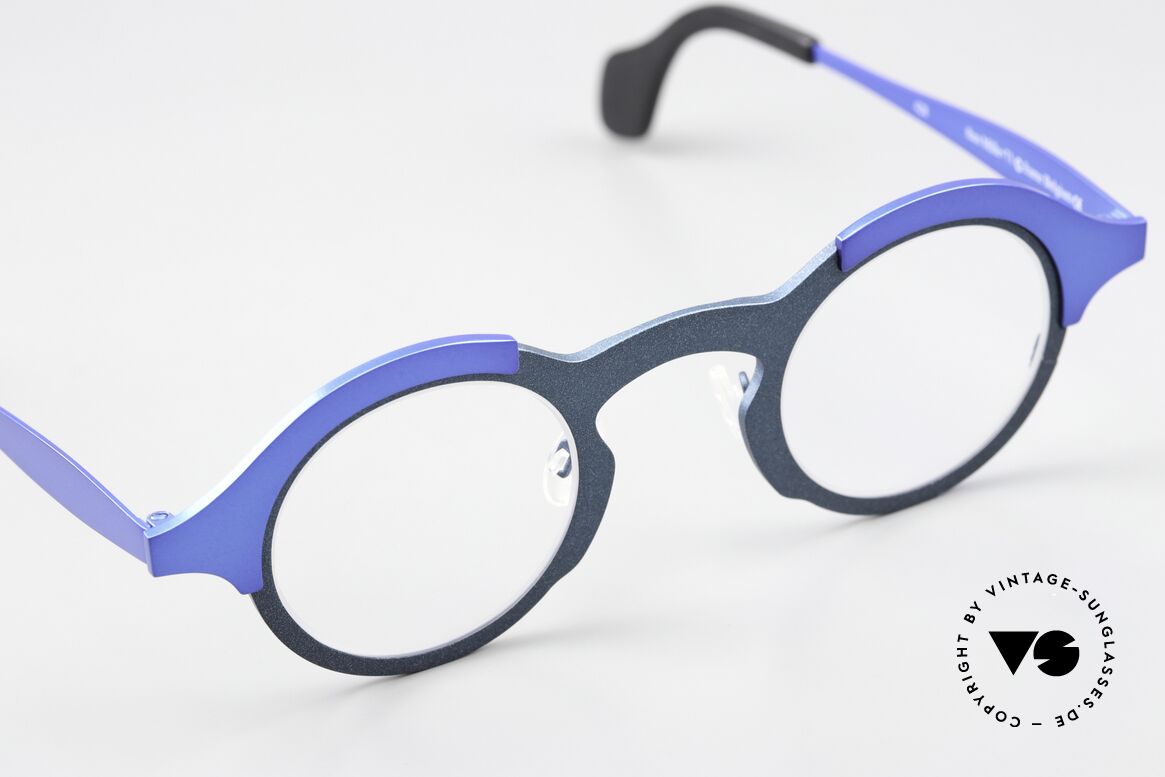 Theo Belgium Mille 71 Metallbrille Bicolor Blau Titan, 133mm breit: medium Größe für Damen & Herren, Passend für Herren und Damen Theo Belgium Mille 71 Metallbrille Bicolor Blau Titan, 133mm breit: medium Größe für Damen & Herren, Passend für Herren und Damen