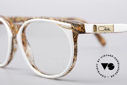 Cazal 330 Kleine 90er Vintage Brille, ungetragen (wie alle unsere vintage CAZAL Brillen), Passend für Damen