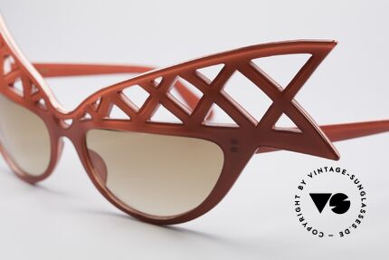 Alain Mikli WINGS Haute Couture Vintage Brille, prachtvolles Rot mit Verlaufsgläsern in hellem Braun, Passend für Damen