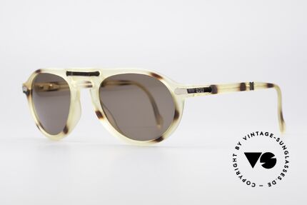 BOSS 5153 Vintage Faltsonnenbrille, Rahmen aus enorm hochwertigem OPTYL-Kunststoff, Passend für Herren