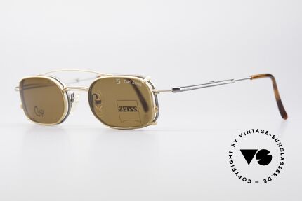 Zeiss 5696 Clip On 90er Sonnenbrille, ergonomisch geformte Titanium-Fassung; Top-Qualität, Passend für Herren Zeiss 5696 Clip On 90er Sonnenbrille, ergonomisch geformte Titanium-Fassung; Top-Qualität, Passend für Herren