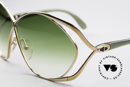 Christian Dior 2056 80er Butterfly Sonnenbrille, goldene Fassung mit gras-grünen Gläsern und Bügeln, Passend für Damen Christian Dior 2056 80er Butterfly Sonnenbrille, goldene Fassung mit gras-grünen Gläsern und Bügeln, Passend für Damen