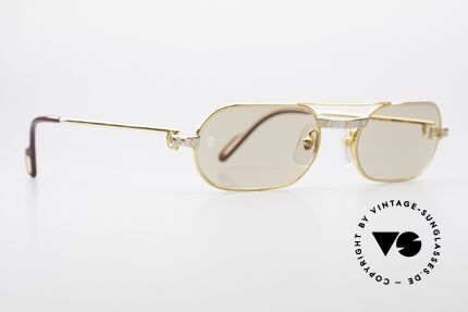Cartier MUST Santos - M Elton John Sonnenbrille, getragen von Elton John (Video "I'm still standing"), Passend für Herren Cartier MUST Santos - M Elton John Sonnenbrille, getragen von Elton John (Video "I'm still standing"), Passend für Herren