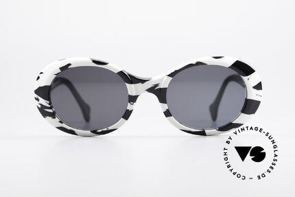 Alain Mikli D303 / 2109 101 Dalmatiner Sonnenbrille, Rahmen in Fellmuster und mit Tatzen auf den Bügeln, Passend für Damen