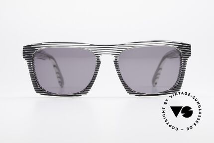 Alain Mikli 707 / 986 Unique Designer Sonnenbrille, spektakuläres Rahmenmuster: kristall / grau- gestreift, Passend für Herren und Damen